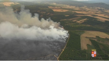 Vista aérea del incendio de Porqueros (León). (Junta de Castilla y León)