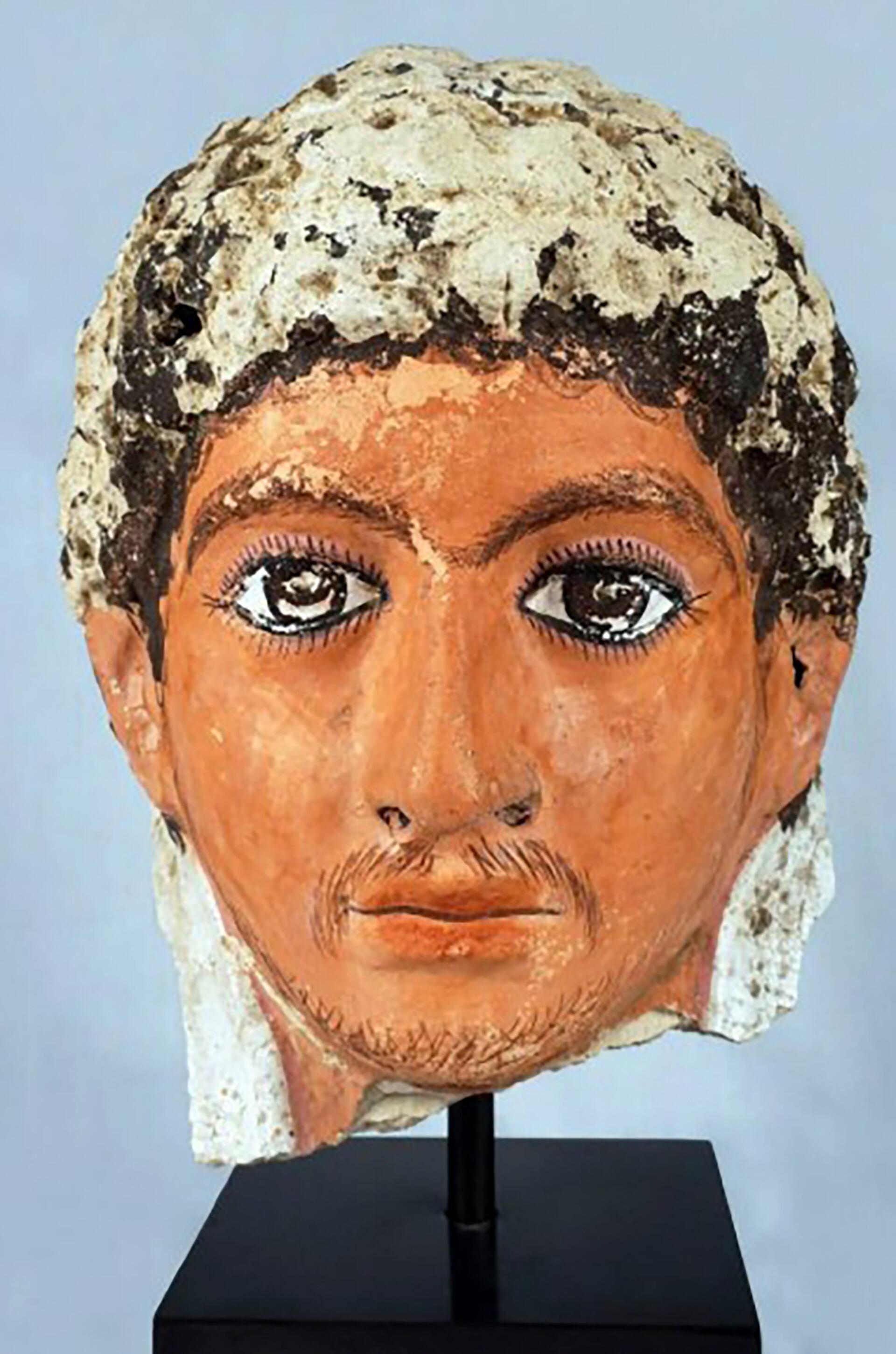 Máscara de momia repatriada. Cortesía del Ministerio de Turismo y Antigüedades de Egipto