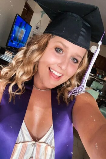 Alison Pickering, de 23 años, falleció tras consumir un platillo que contenía un alérgeno no indicado en el menú de su restaurante habitual. (Facebook: Alison Pickering)