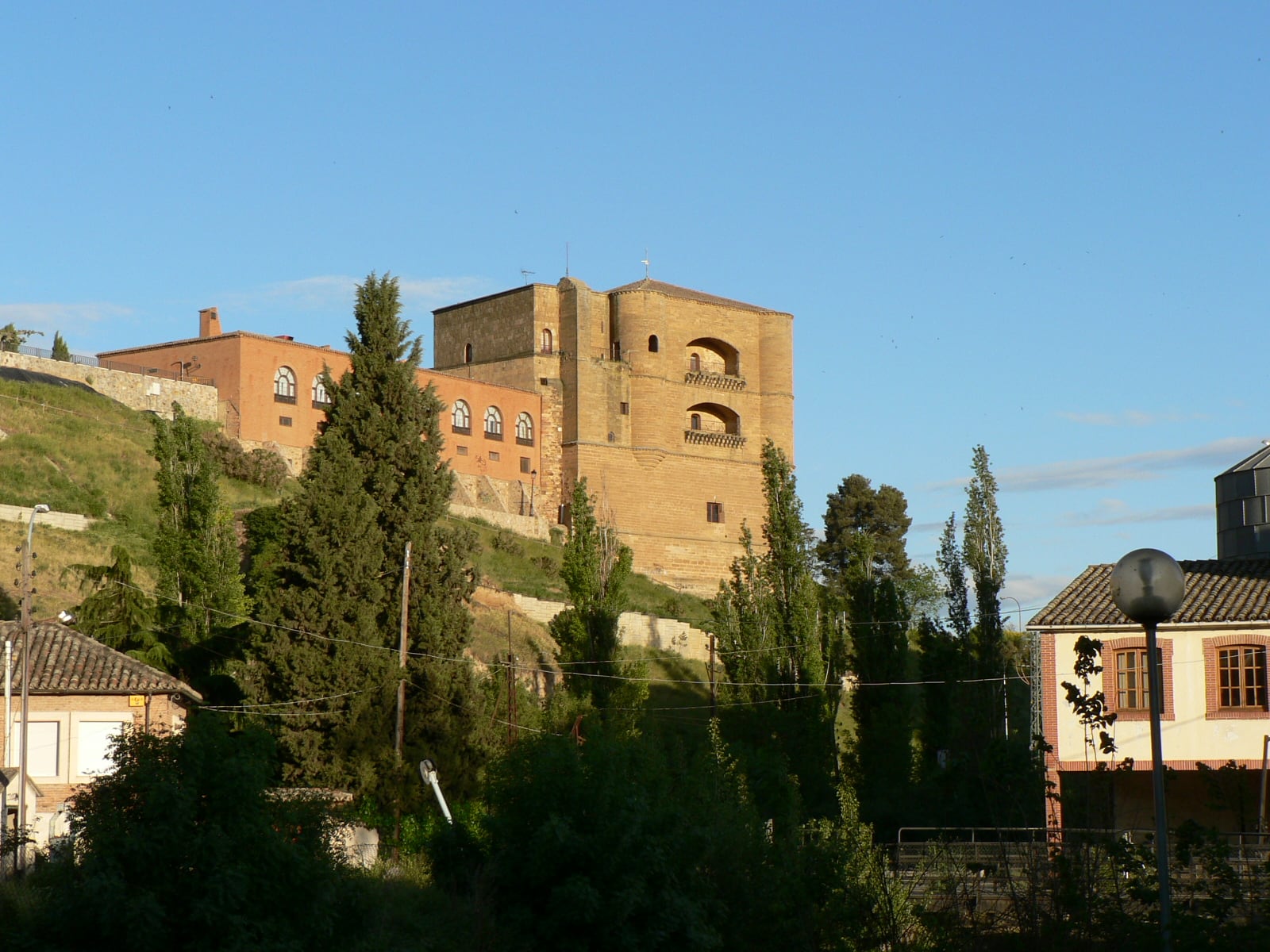 La Torre del Caracol es lo que se conserva hoy del antiguo castillo de Benavente. (Wikimedia Commons/DP)