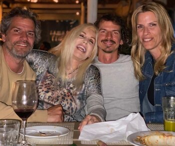 Patricio junto a sus tres