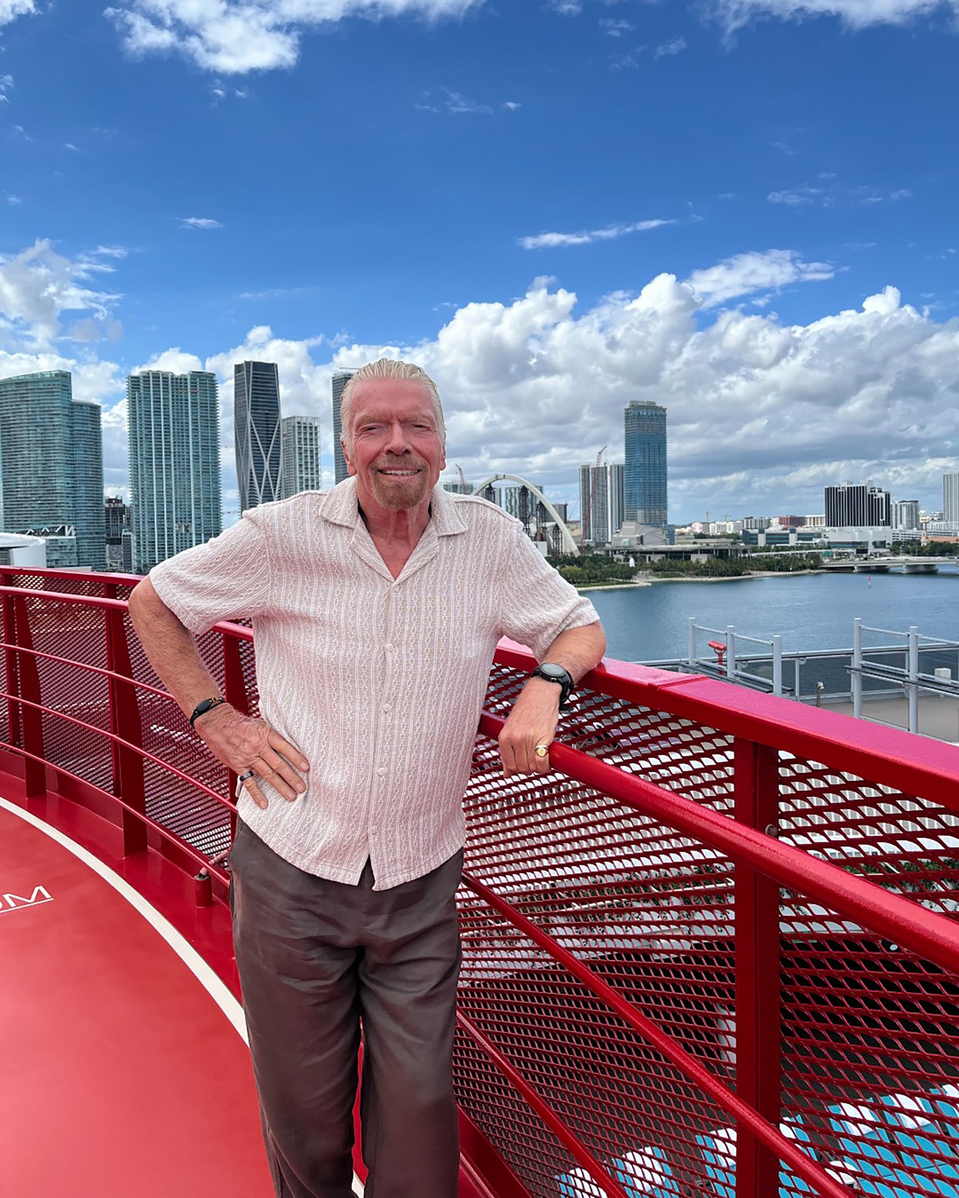 Branson atribuye su fortaleza física a la constancia en el entrenamiento y a la motivación que le generan los desafíos deportivos como el ‘Strive Challenge’