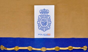 Cinturón de oro recuperado. (Policía