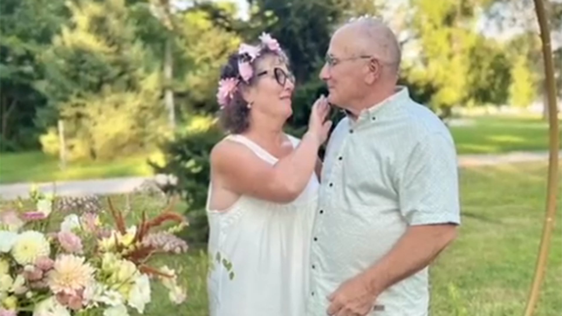 Bruce y Beckie Maier celebran su boda legal en Indiana tras descubrir que su matrimonio no era oficial después de 50 años