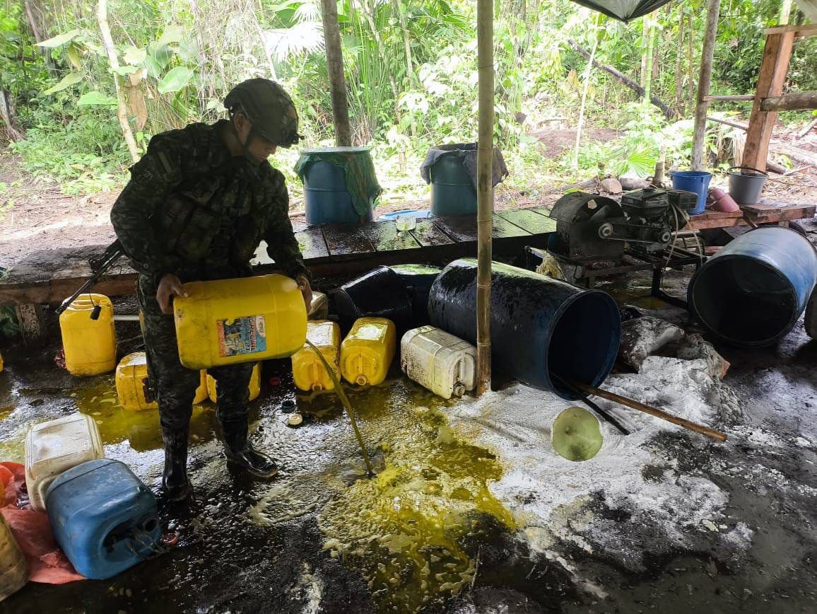 El Ejército Nacional de Colombia destruye 39 laboratorios de cocaína en la frontera con Ecuador, afectando estructuras criminales del Pacífico nariñense - crédito prensa Fuerzas Militares