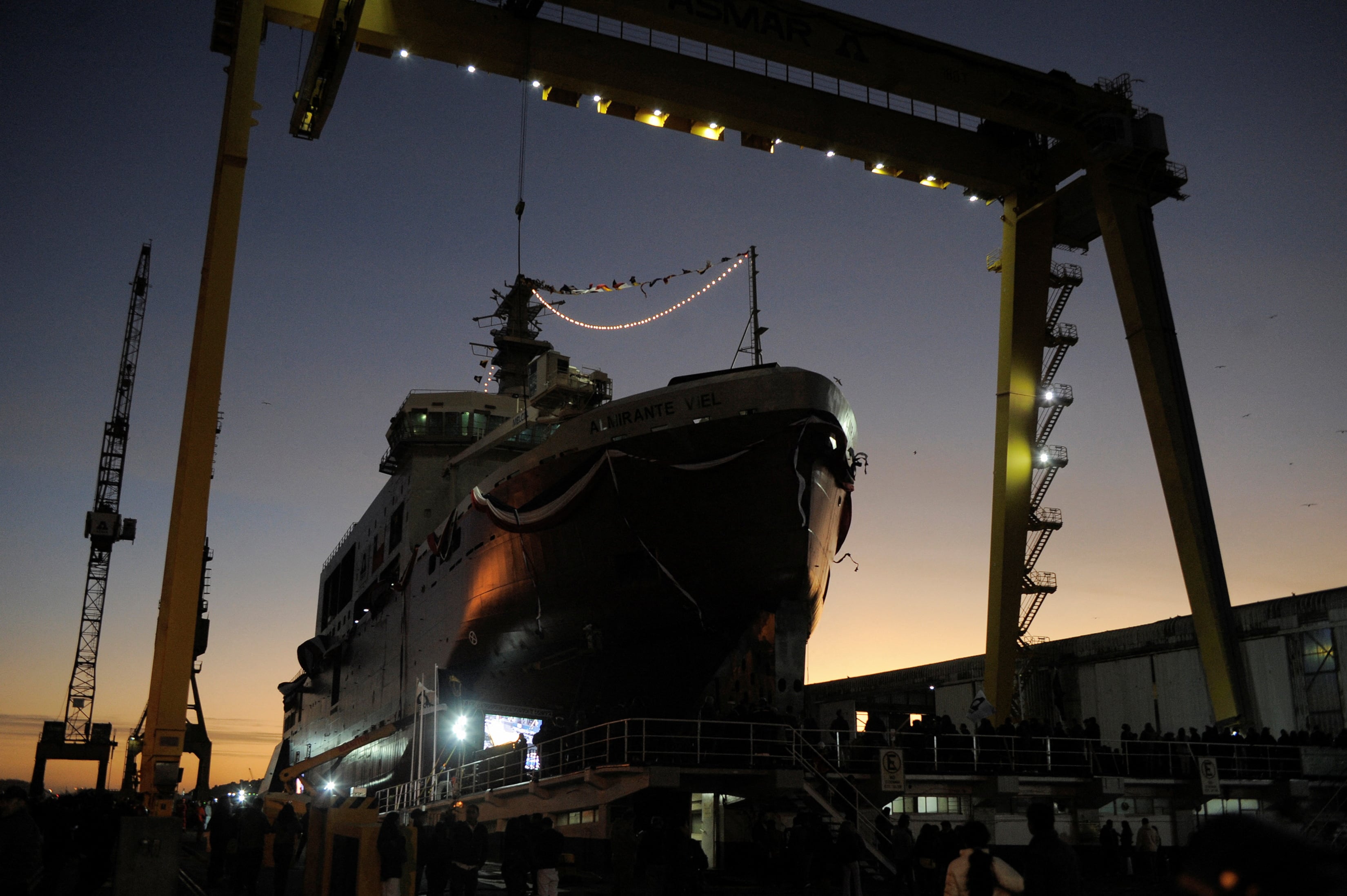 El nuevo rompehielos de la Armada de Chile 'Almirante Oscar Viel', el más grande de Sudamérica según la Armada, se ve antes de su botadura al mar en Talcahuano, Chile, el 22 de diciembre de 2022. REUTERS/Jose Luis Saavedra