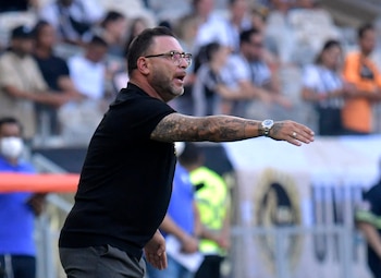 Soccer Football - Brasileiro Championship - Atletico Mineiro v Internacional - Estadio Mineirao, Belo Horizonte, Brazil - April 10, 2022 Atletico Mineiro coach Antonio Mohamed reacts REUTERS/Washington Alves