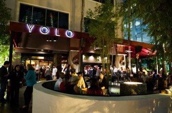 Este bar y restaurante cuenta