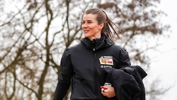 Quién es Marie-Louise Eta, la entrenadora que está haciendo historia en el fútbol alemán