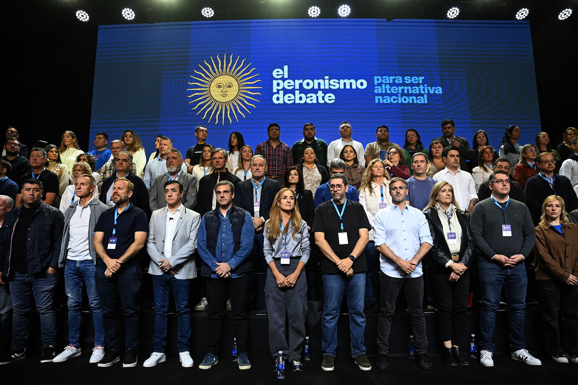 Una nutrida audiencia y miembros de un grupo social asisten al debate 'El Peronismo' para ser alternativa nacional. Foto: Maximiliano Luna