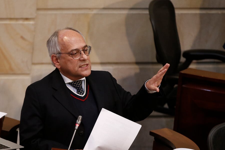 José Obdulio Gaviria envió un mensaje al ‘abelardismo’ y defendió el liderazgo de Álvaro Uribe tras la elección del presidente del Senado