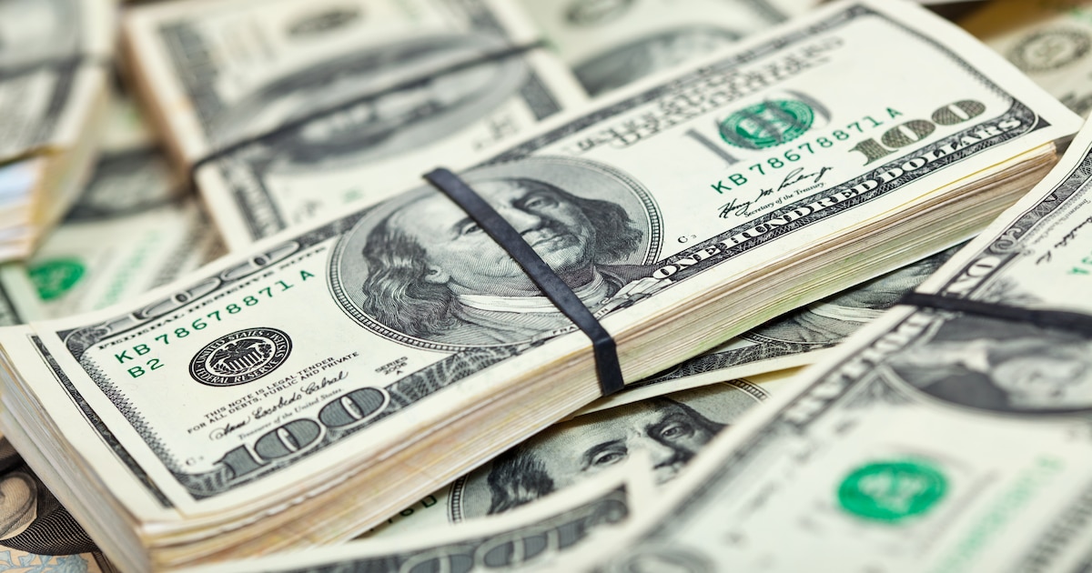 Dólares hoje: em Bangko Nasin, chegou a US$ 1.370 Dólares hoje: em Bangko Nasin, chegou a US$ 1.370