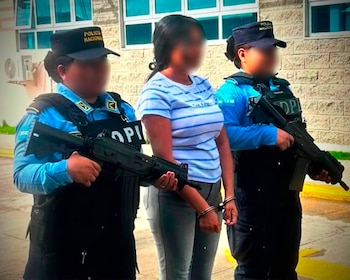 El fraude se descubrió cuando la víctima habló con su familiar en Estados Unidos y confirmó que nunca envió computadoras ni escribió por WhatsApp.