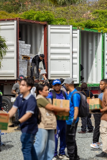 Ayuda de insumos de El Salvador a Colombia tras terremoto