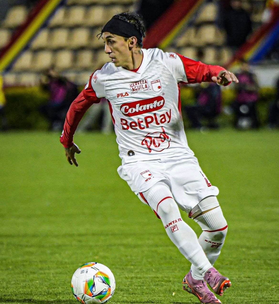 Omar Fernández es un jugador de Independiente Santa Fe clave en la línea de ataque - crédito - @santafe/Instagram