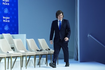 Javier Milei ingresa al auditorio