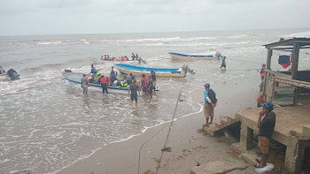 Naufragio frente a la barra de Krukira dejó dos mujeres fallecidas y dos sobrevivientes (Cortesía Primerisima Nicaragua).