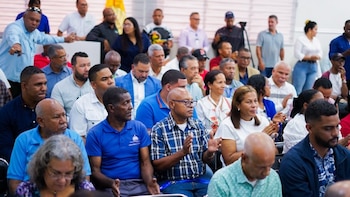 La sesión se realizó en la Universidad Tecnológica del Cibao Oriental, con la presencia de autoridades provinciales, legisladores y representantes de diversos sectores, quienes examinaron los detalles del programa para abastecimiento de agua (Foto cortesía CAASDRD)
