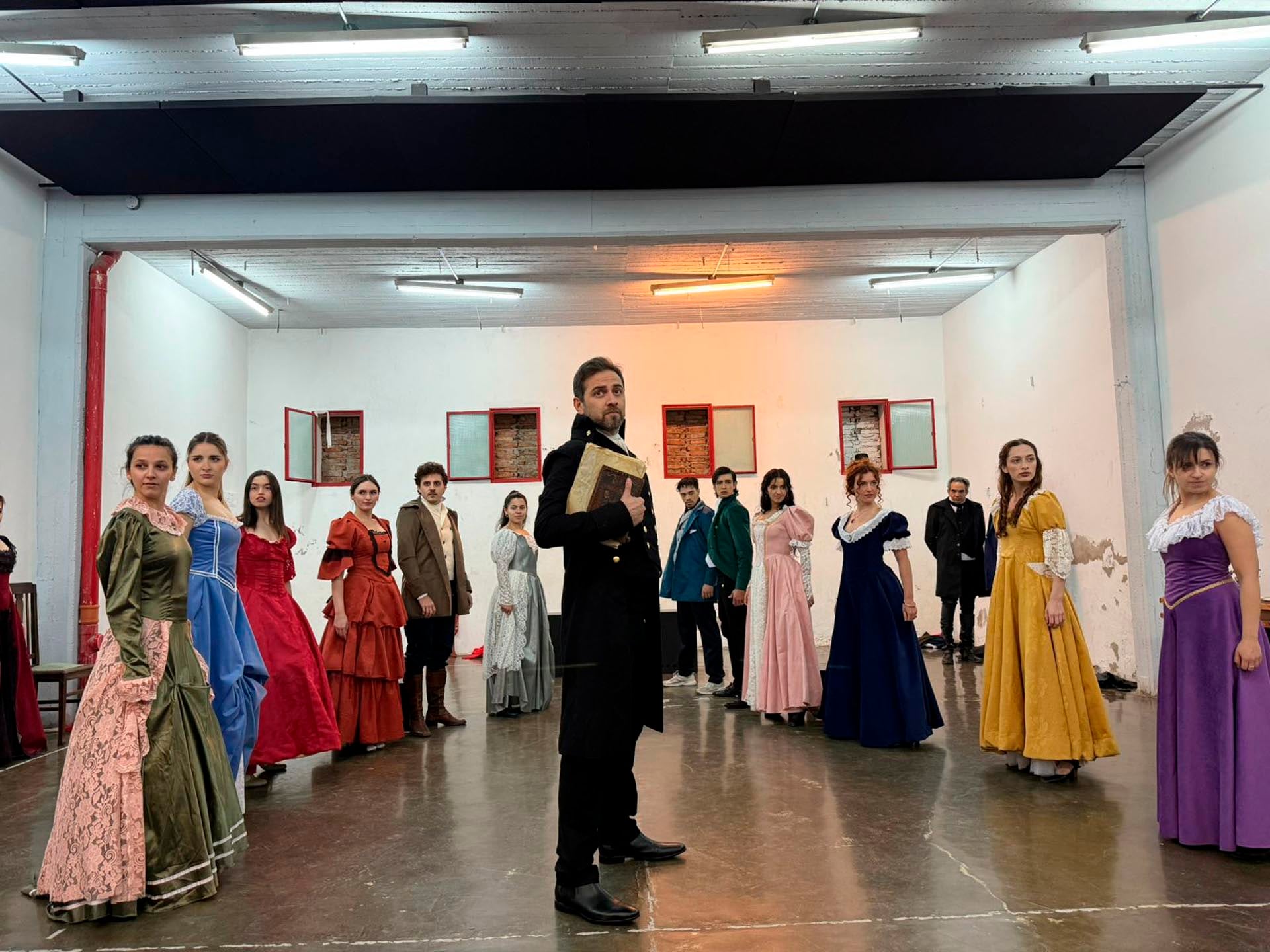 A la par de su gran proyecto con Pepe Cibrián, Flores Torres continúa haciendo furor con Alberdi, el musical, que estrenó a fines de 2026 (Gentileza de Pablo Flores Torres)