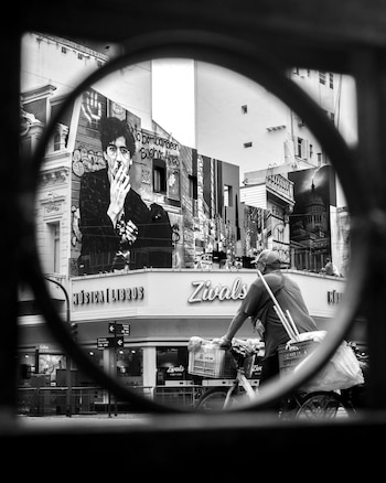 La obra contó con la colaboración de Mariana Parra, Nicolás Andriosiuk y Emiliano Mariani y fue avalada por Charly García y el fotógrafo Uberto Sagramoso (Instagram/ronmuralist)