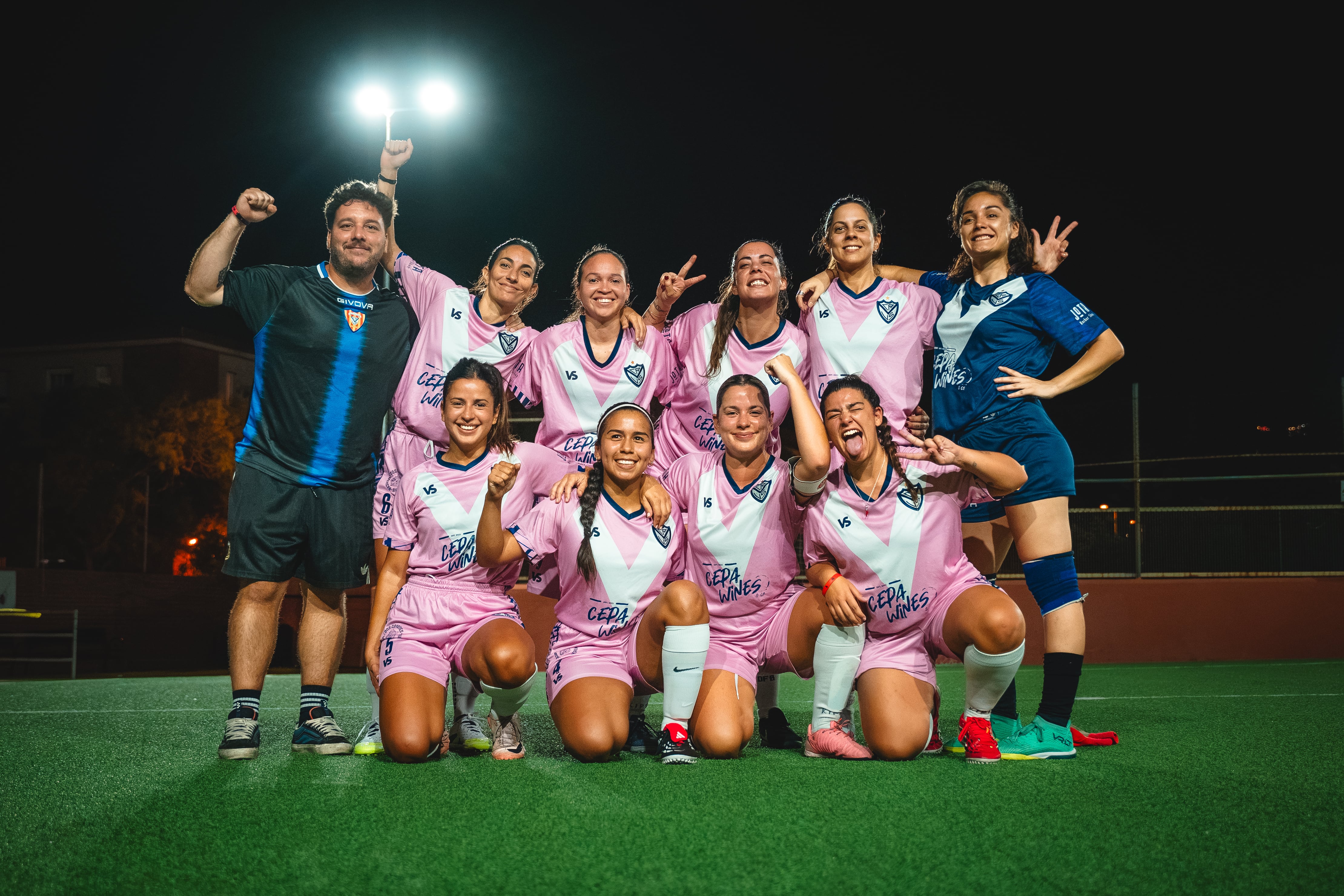El equipo femenino del Vélez de Barcelona también es parte del proyecto deportivo del club fundado por argentinos (Gentileza: Club Deportivo Vélez de Barcelona)