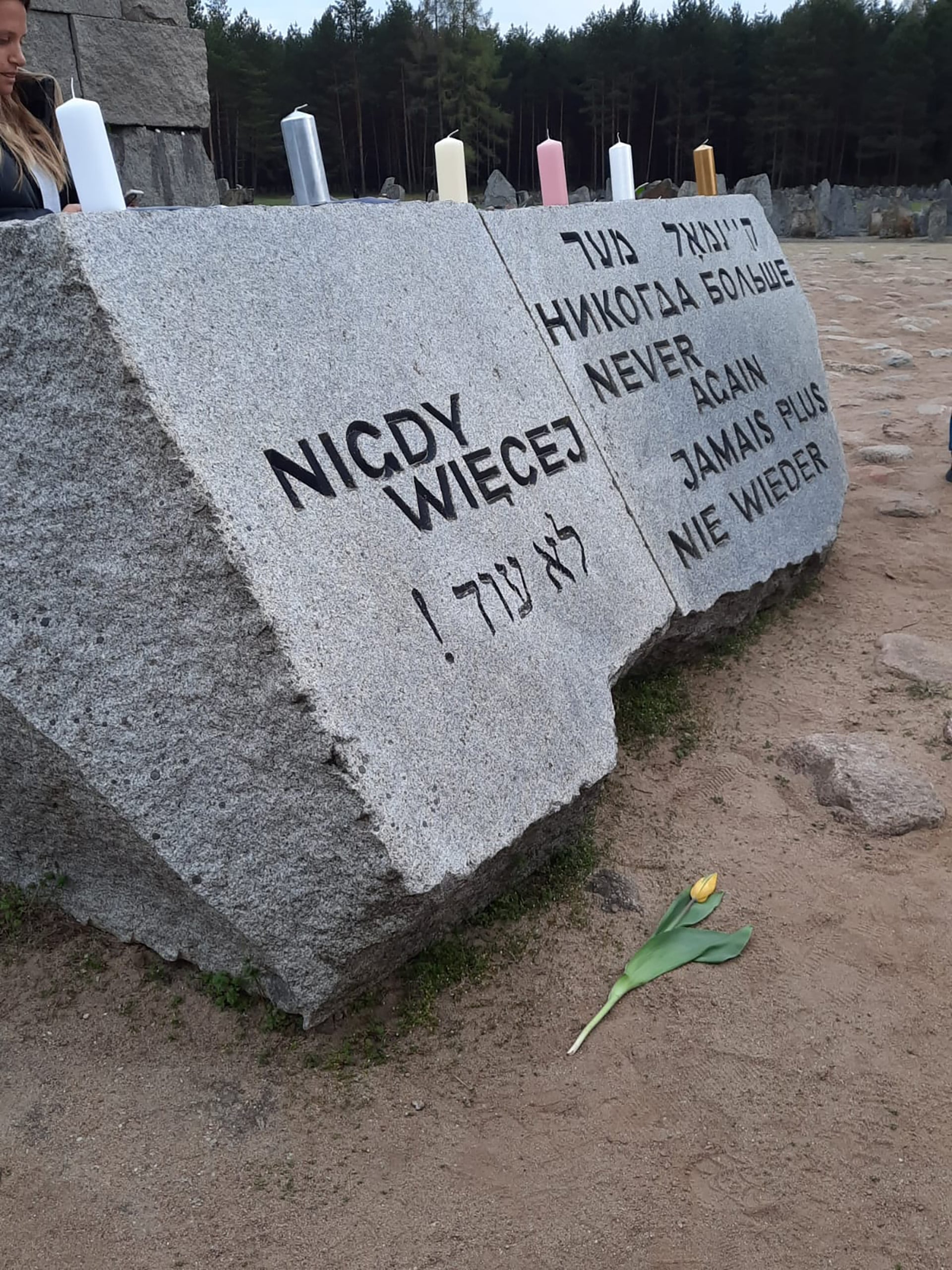 Un espacio de reflexión en el antiguo campo de exterminio, integrado dentro del itinerario de preparación académica y emocional.