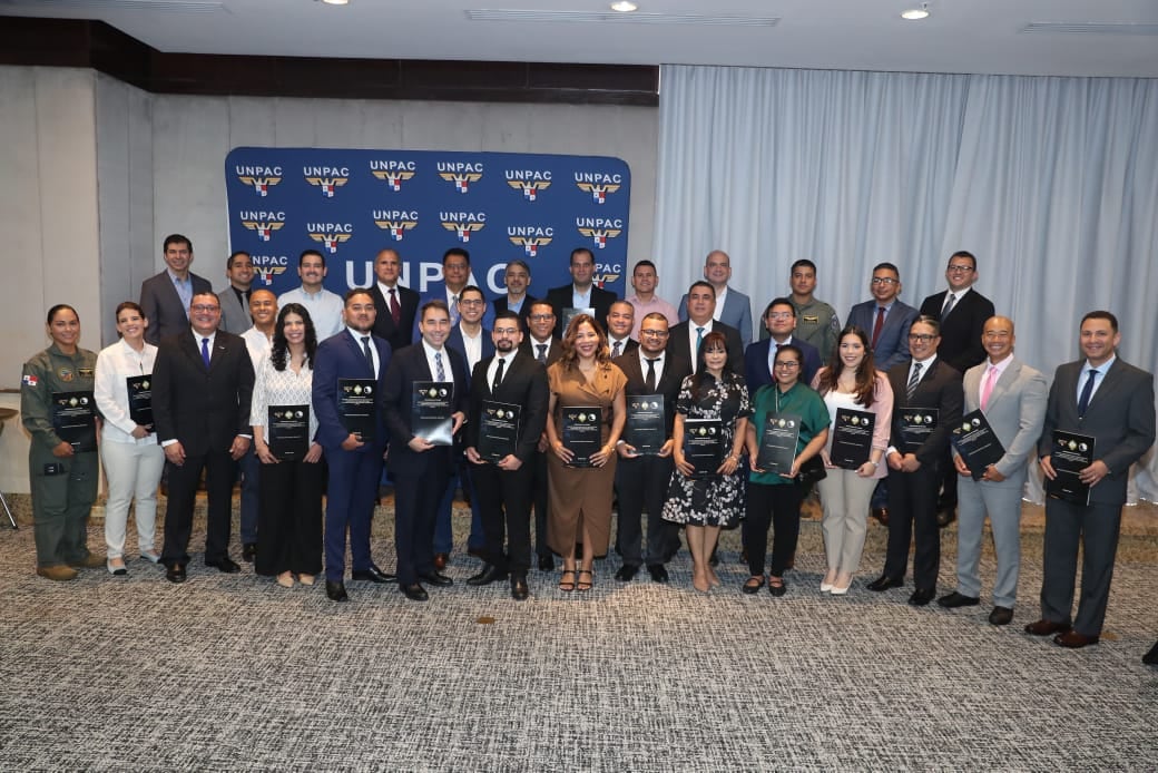 Los pilotos participantes recibieron preparación en planificación didáctica, métodos y técnicas de enseñanza, recursos pedagógicos y evaluación de los aprendizajes. Cortesía