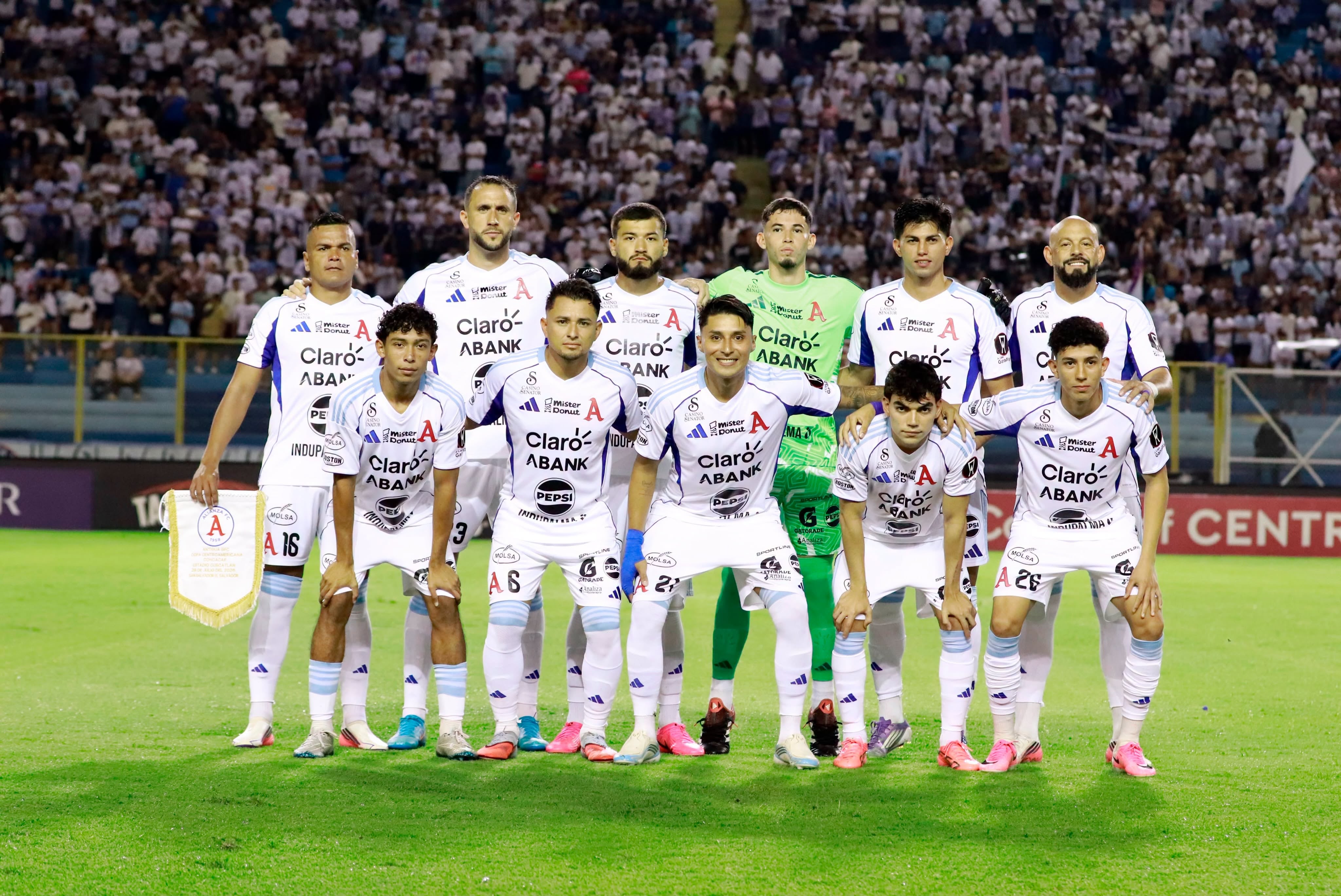 Todo se definirá en casa. La afición alba espera el choque de vuelta este martes 27 de octubre en el Estadio Jorge