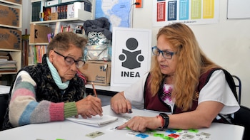 La campaña nacional del INEA busca sumar a 100 mil personas a programas de alfabetización