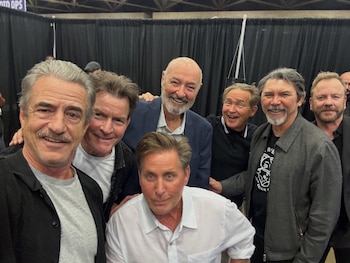 Emilio Estevez, Charlie Sheen, Kiefer Sutherland y otros integrantes de "Young Guns" se reencontraron
