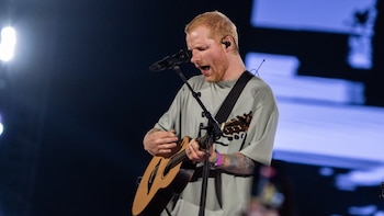 El cantante británico interactuó con el público limeño, complaciendo pedidos espontáneos y logrando que el estadio coreara éxitos de todas sus etapas musicales. Fuente: 3 Puntos