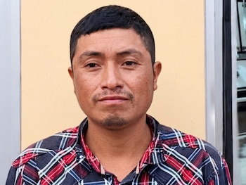 Las autoridades investigan el fallecimiento de un detenido bajo custodia policial antes de su traslado a los juzgados de Siguatepeque. (Foto: Cortesía)