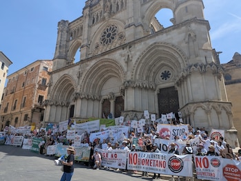 Manifestación contra las macrogranjas y las macroplantas de biogás celebrada en mayo en Cuenca. (Stop Ganadería Industrial)