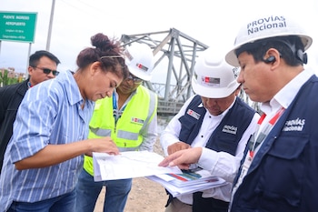 Cada zapata de los puentes metálicos está sostenida por cuatro pilotes de 25 metros de profundidad, equivalentes a la altura de un edificio de ocho pisos.