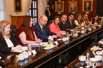 La misión de Gafilat fue recibida en Casa Presidencial por Nasry Asfura junto a representantes del Poder Ejecutivo, el Poder Judicial, el Ministerio Público, el Congreso Nacional y organismos supervisores.