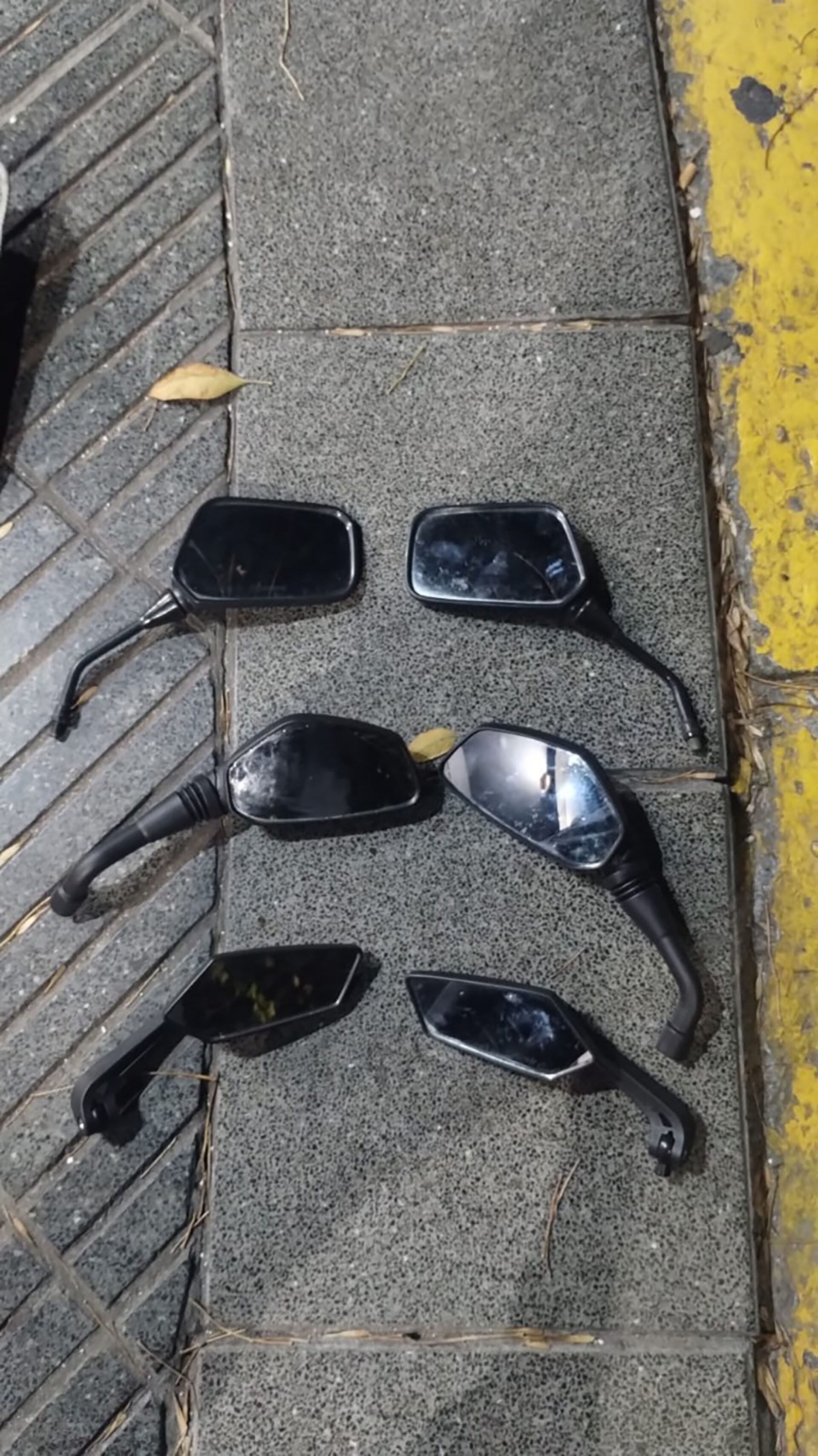 Los tres pares de espejos robados