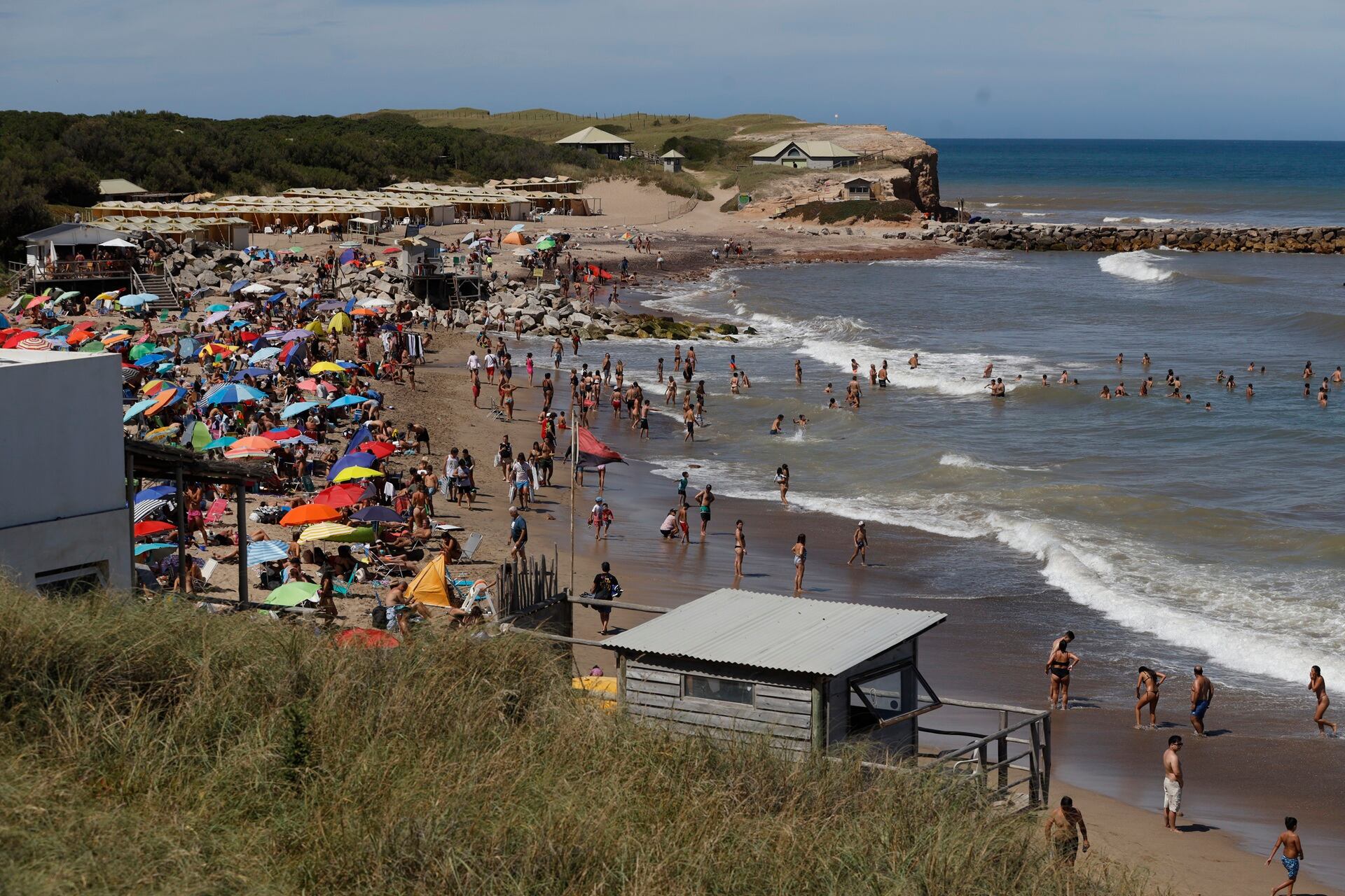 Las playas de Mar del Plata ofrecen ambientes serenos, servicios variados y espacios ideales para el disfrute familiar durante el verano (EMTURYC)