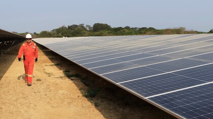Otro posible caso de corrupción en la Guajira en el Gobierno Petro: familias wayuu siguen esperando paneles solares 