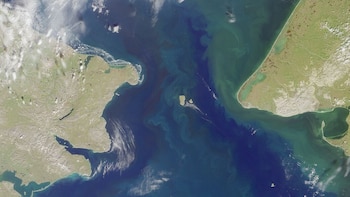Ambas islas se ubican en el estrecho de Bering y viven con casi un día de diferencia horaria (Wikimedia Commons)