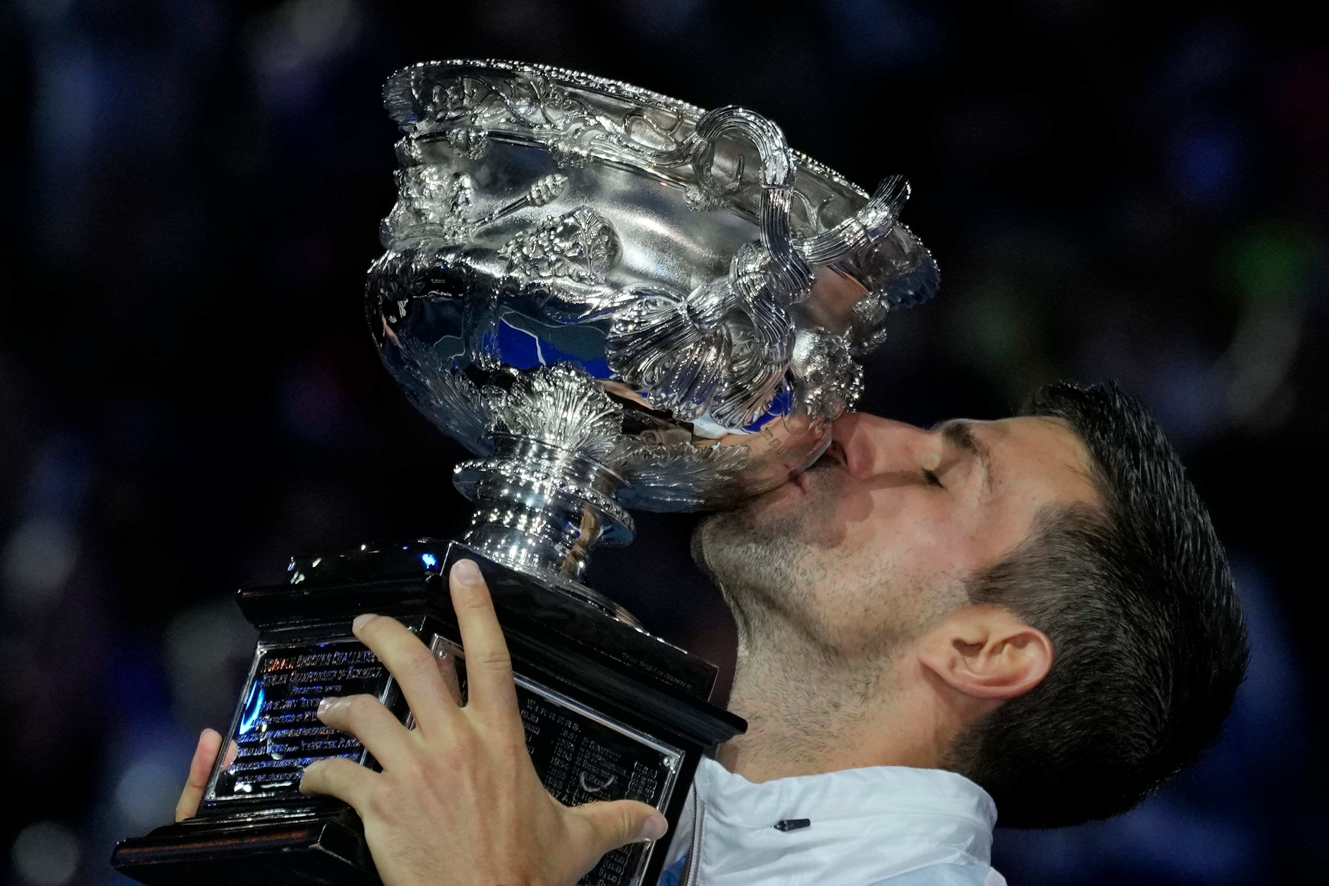 Djokovic busca que sus hijos elijan su propio destino y anticipa una vida ligada al tenis, pero con prioridades renovadas (AP Foto/Aaron Favila)