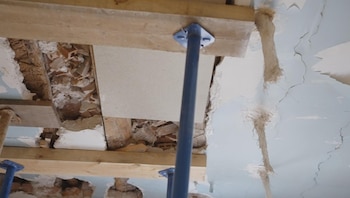 Techo caído. (Sindicatos de Inquilinas