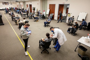 El Dr. Jason Cyr, de