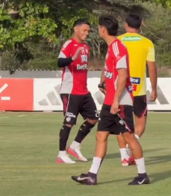 Sebastián Viera se volvió a encontrar con Teo Gutiérrez en el Junior de Barranquilla, donde compartieron como jugadores - crédito Toque Sports