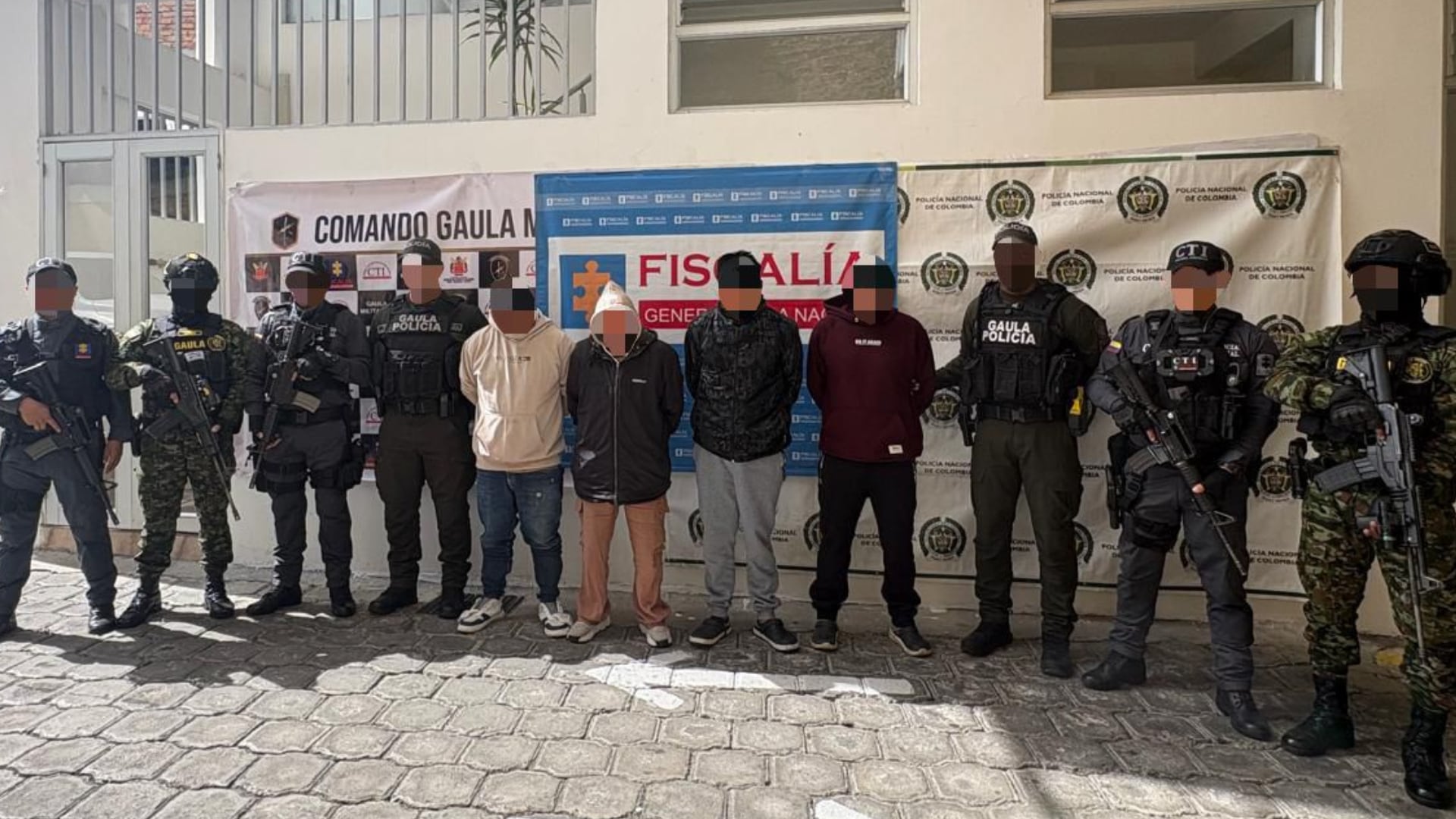 El Ejército Nacional capturó en Ricaurte, Nariño, a cuatro presuntos integrantes de la comisión urbana de la columna móvil Raúl Morales, vinculada a la Estructura Iván Ríos - crédito Ejército Nacional