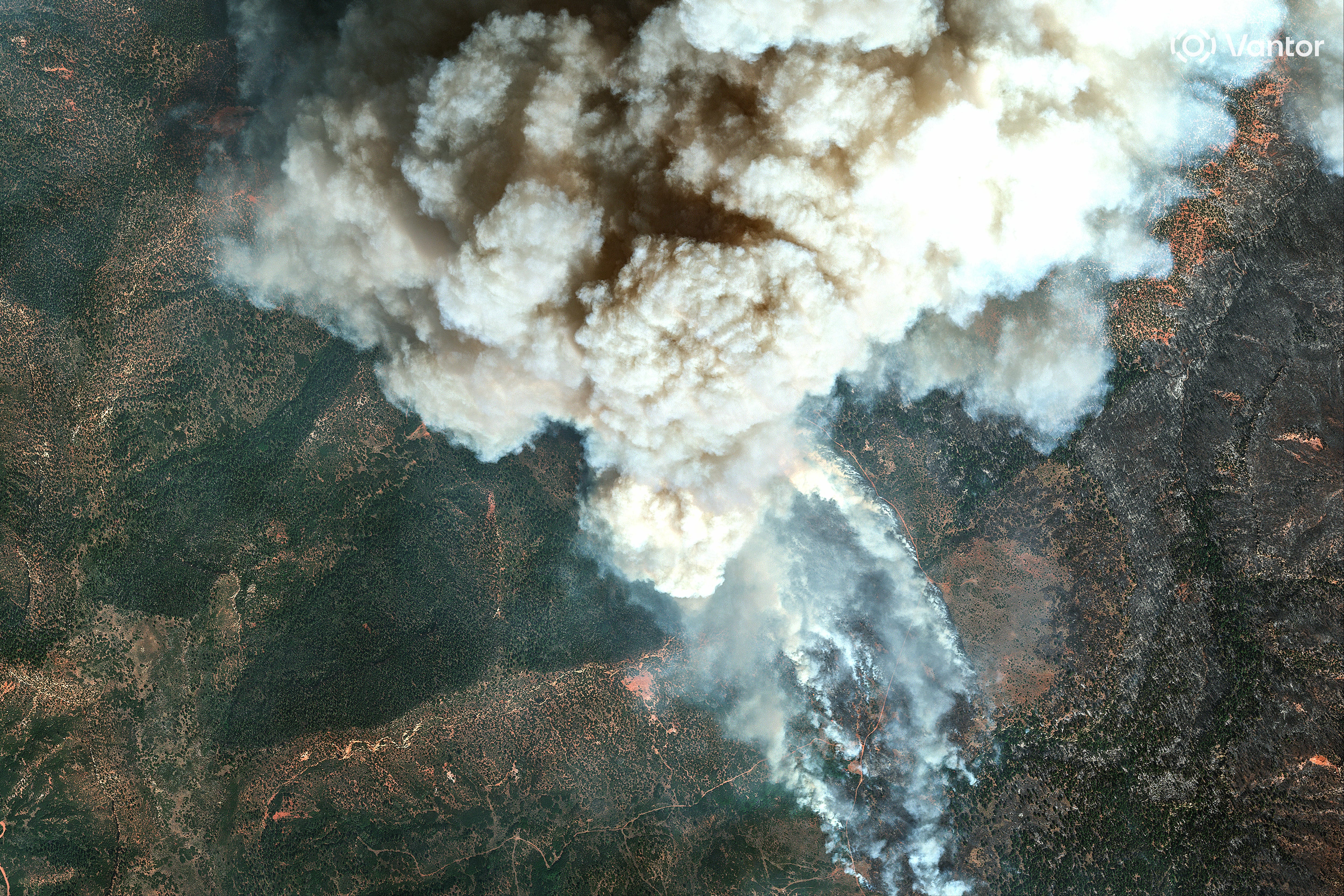 Utah se convirtió en el primer estado en prohibir de forma estatal los fuegos artificiales personales tras la declaración de emergencia del gobernador Spencer Cox. (Satellite image ©2026 Vantor via AP)