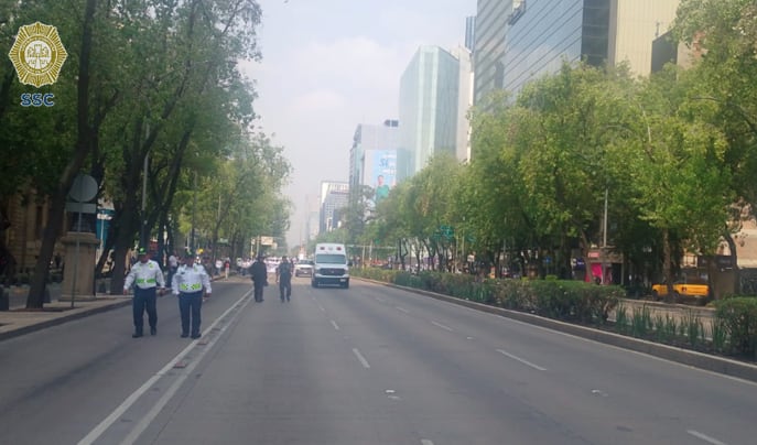 Manifestantes ubicados en Avenida Paseo de la Reforma y Avenida Insurgentes comenzaron su avance con destino al Monumento a la Revolución (X@OVIALCDMX)