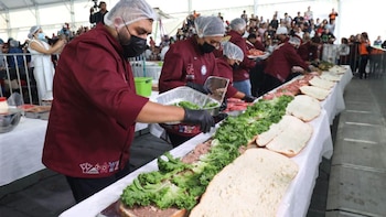 CDMX obtiene récord Guiness por la torta más grande del mundo en la Feria de Venustiano Carranza