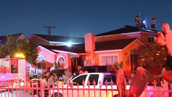Tres personas, entre ellas un niño, fueron encontradas muertas por disparos en una casa de California en llamas