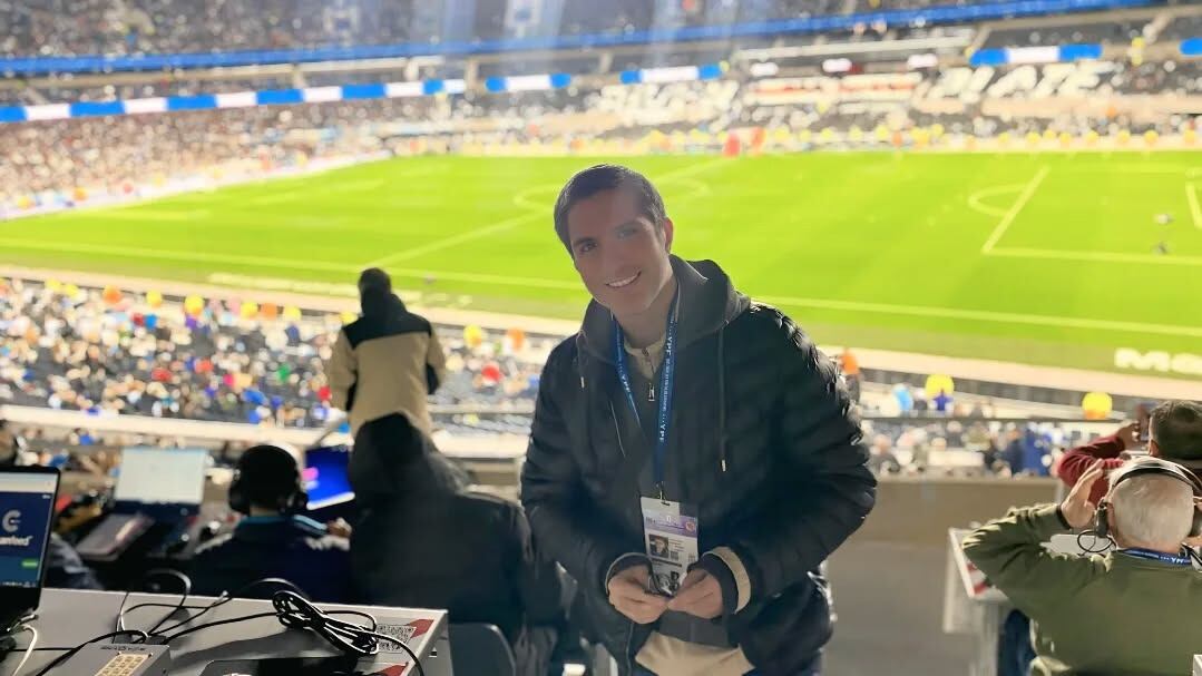 También realiza transmisiones en los canales de YouTube de Rey Deportivo y Verdolaga TV (Crédito: @maxidvl/Instagram)