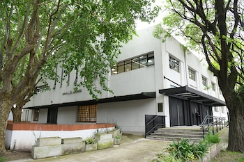 El edificio N° 11 “Presidente Dr. Raúl Ricardo Alfonsín”, ubicado en el predio de la ex ESMA, cuenta con tres plantas y 3.681 metros cuadrados y albergará dependencias especializadas de la Procuración General de la Nación para asistir a los fiscales en investigaciones complejas